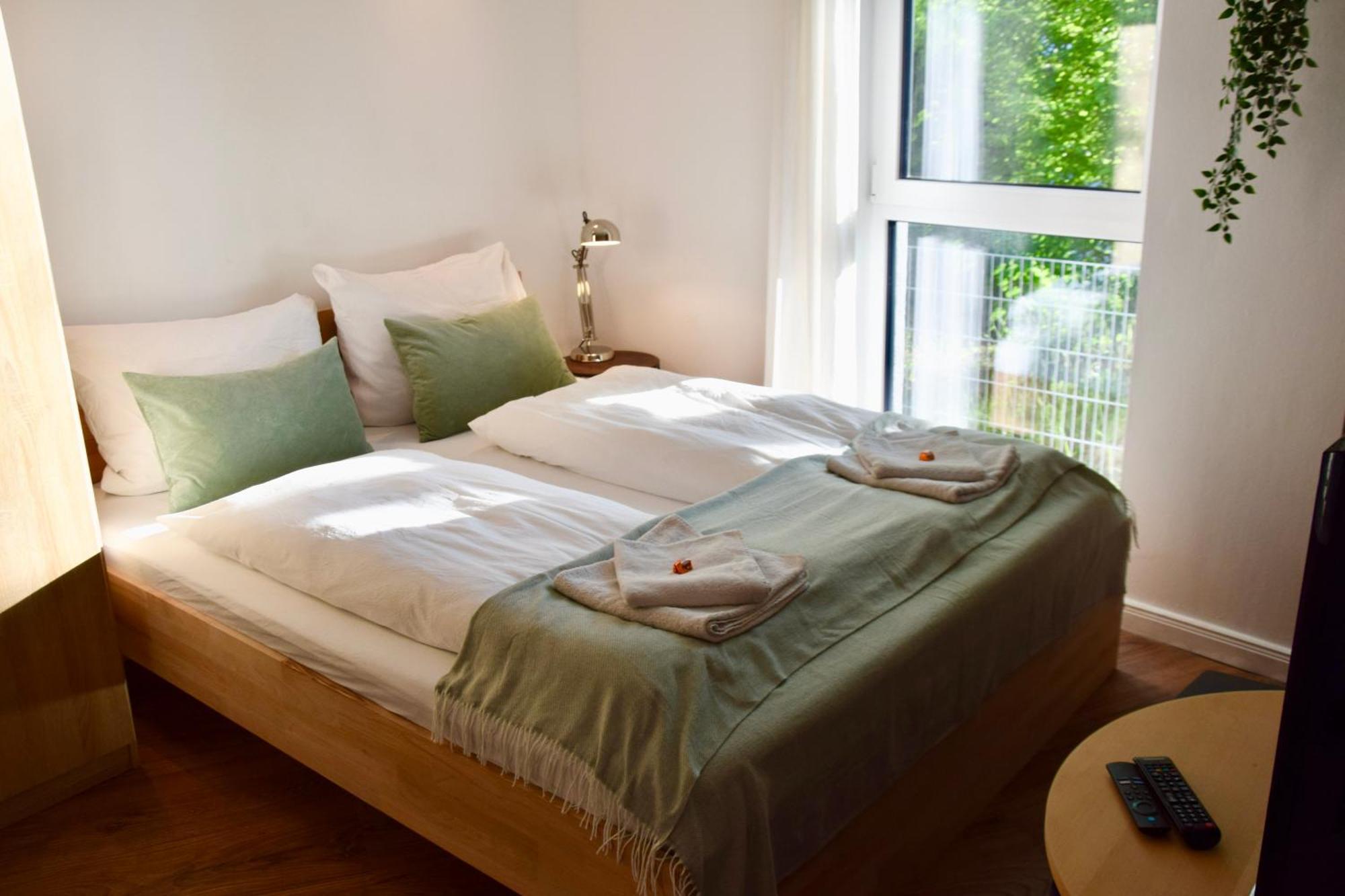 רוסטוק Stilvolle Wohnung Mit Balkon & Parkplatz מראה חיצוני תמונה