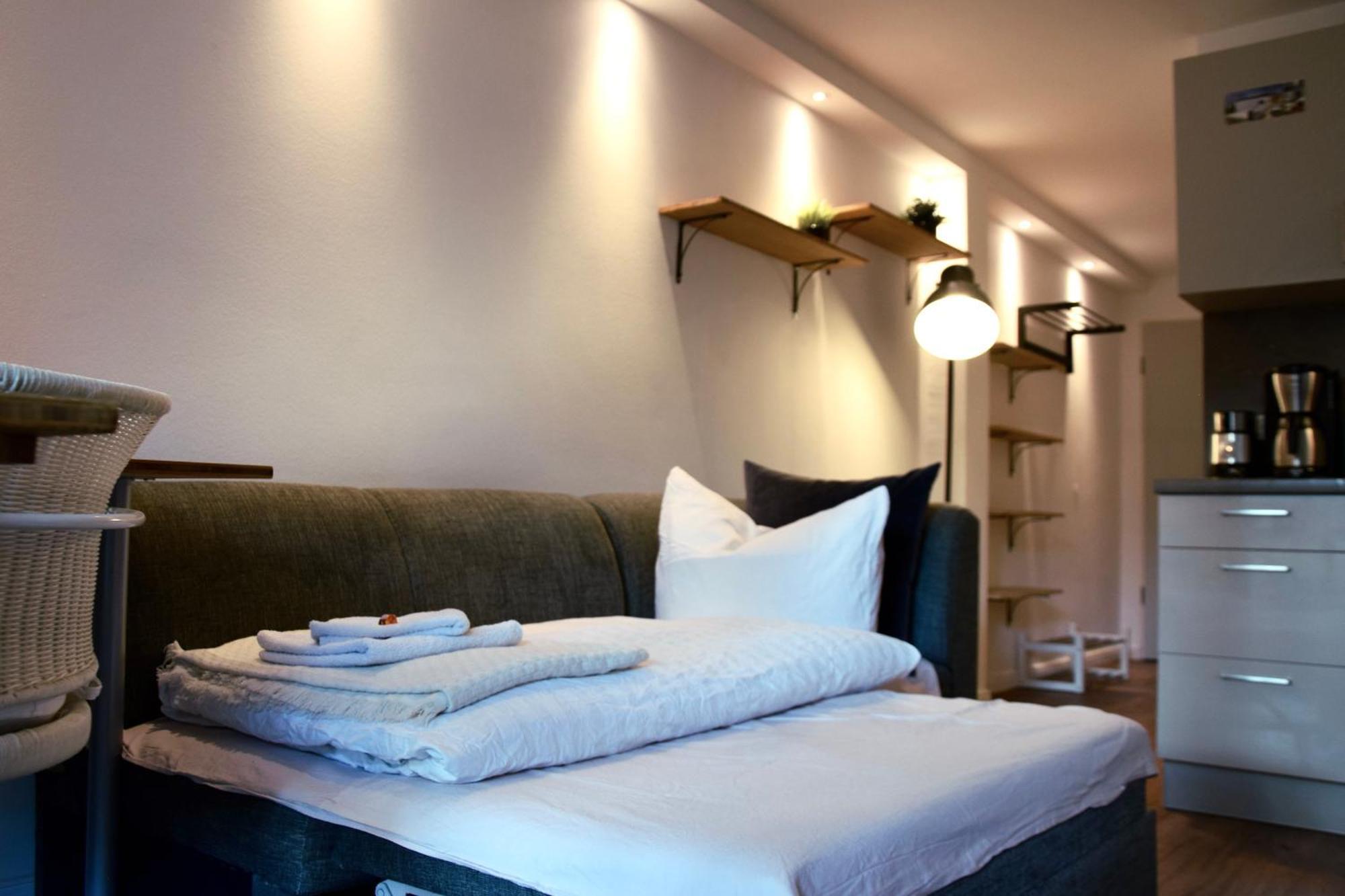 רוסטוק Stilvolle Wohnung Mit Balkon & Parkplatz מראה חיצוני תמונה
