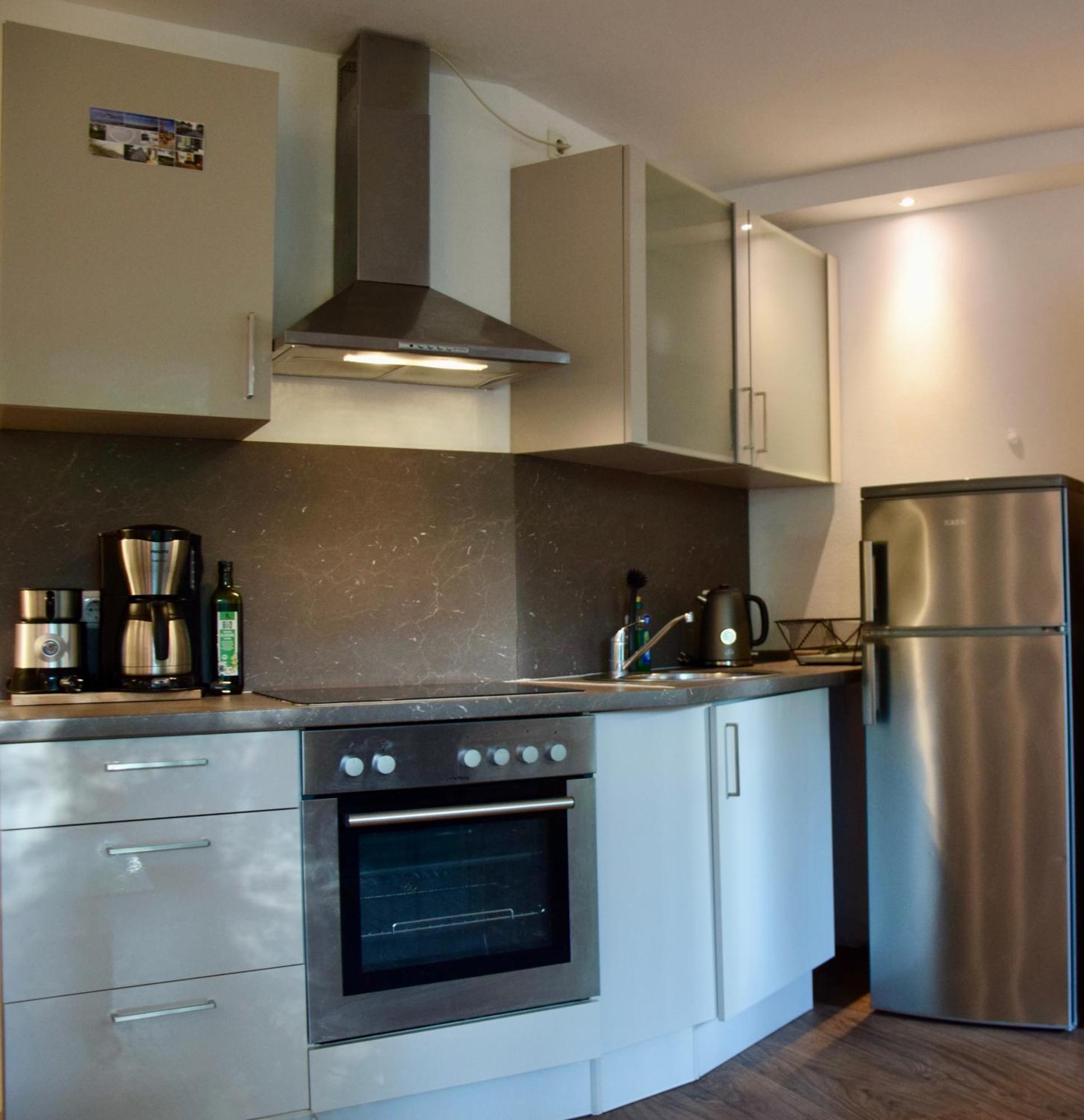 רוסטוק Stilvolle Wohnung Mit Balkon & Parkplatz מראה חיצוני תמונה